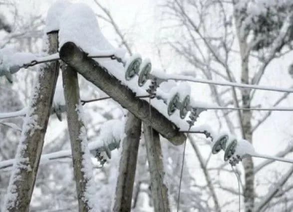 negoda-v-ukrayini-zalishila-bez-svitla-bilshe-50-mist-i-sil