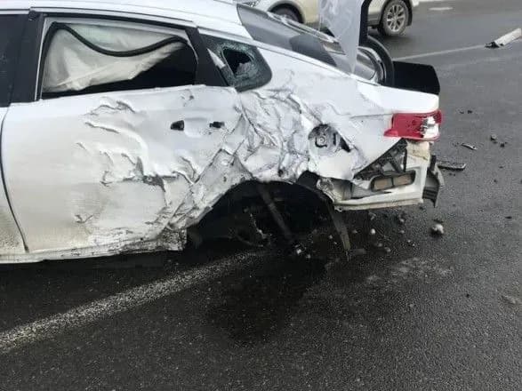 u-kharkovi-vnaslidok-zitknennya-dvokh-legkovikiv-na-perekhresti-zaginula-zhinka-pishokhid