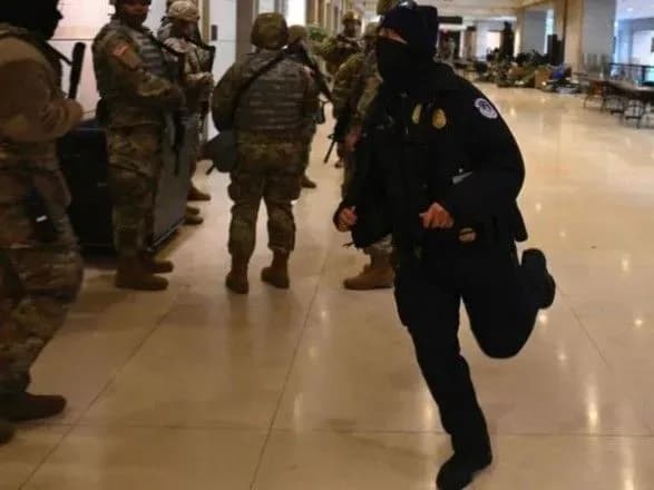 repetitsiyu-inavguratsiyi-baydena-perenesli-cherez-zagrozu-bezpetsi-kapitoliyu