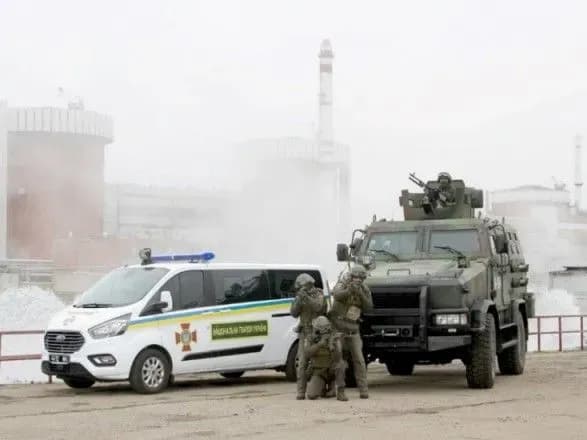 pravookhorontsi-zatrimali-blogeriv-yaki-nezakonno-zdiysnyuvali-zyomki-nad-atomnoyu-elektrostantsiyeyu