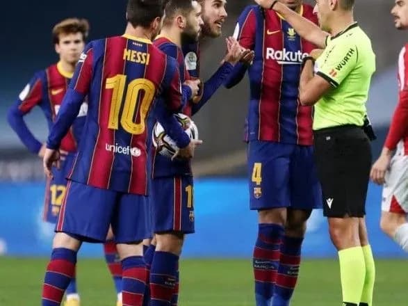 messi-otrimav-diskvalifikatsiyu-za-udar-supernika-po-golovi