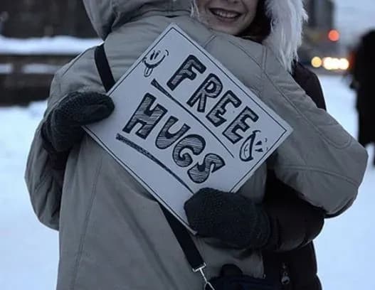 demodekoz-mikrosporiya-ta-pedikuloz-u-moz-rozpovili-scho-mozhna-peredati-cherez-obiymi-okrim-tepla-i-lyubovi