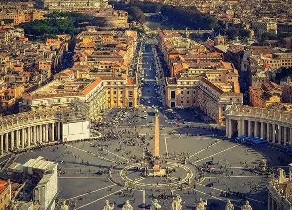 papa-rimskiy-propustit-sluzhbi-cherez-nezduzhannya-podrobitsi