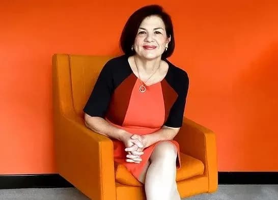 parye-obzavelasya-novim-gensekom-vpershe-za-72-roki-post-distavsya-zhintsi