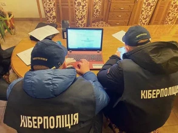 zamovlennya-vid-500-do-1500-griven-dvoye-cholovikiv-torguvali-danimi-pro-peretin-kordonu