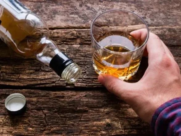 naukovtsi-alkogol-ne-pidvischuye-rizikiv-insultu-u-lyudey-z-sertsevo-sudinnimi-zakhvoryuvannyami