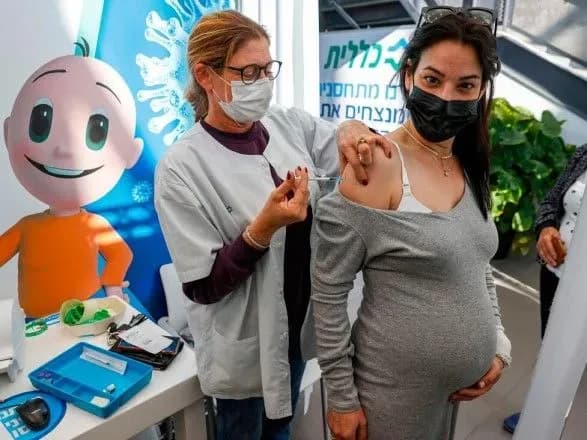 vooz-zminila-svoyu-dumku-teper-vaktsini-pfizer-i-moderna-ofitsiyno-bezpechni-dlya-vagitnikh