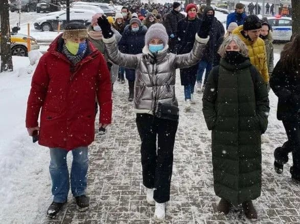 protesti-v-rosiyi-yuliyu-navalnu-vidpustili-z-politsiyi