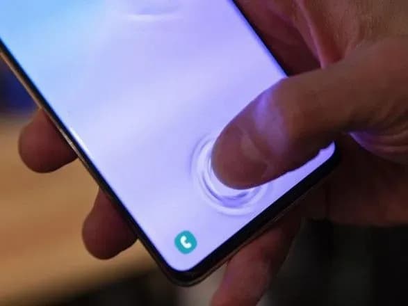 apple-polegshit-zhittya-vlasnikam-svoyeyi-novoyi-modeli-iphone-wsj