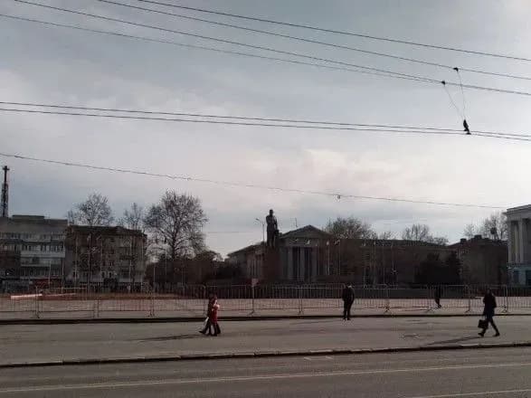 zmi-tsentr-simferopolya-otocheniy-silovikami-i-viyskovimi