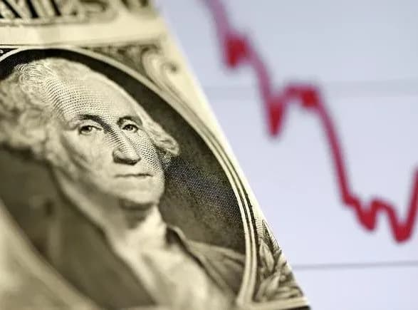 kurs-valyut-na-4-lyutogo-dolar-deshevshaye