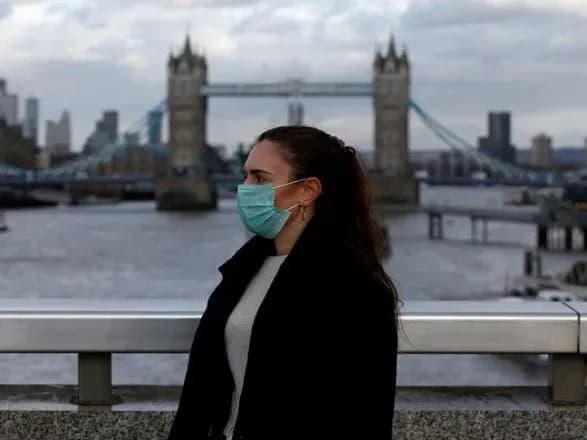 v-velikiy-britaniyi-vveli-obovyazkovu-observatsiyu-pri-vyizdi