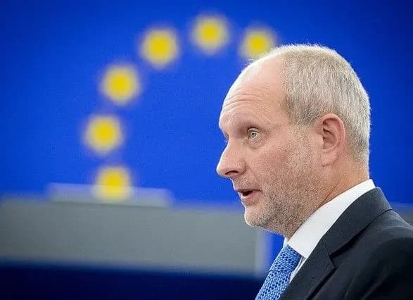 v-yes-bachat-logistichni-spromozhnosti-yak-viklik-dlya-ukrayinskoyi-sistemi-okhoroni-zdorovya