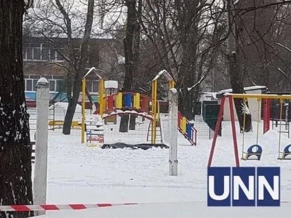 ocheviditsya-pro-vibukh-na-maydanchiku-cholovik-vidignav-ditey-i-pidirvavsya