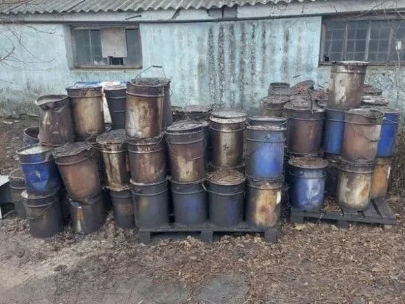 pid-kiyevom-znayshli-zvalische-nebezpechnikh-medichnikh-vidkhodiv-1