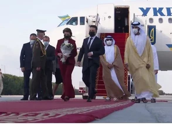 pogliblyuvatimut-vidnosini-i-pidpisuvatimut-dokumenti-zelenskiy-iz-druzhinoyu-pribuv-v-oae