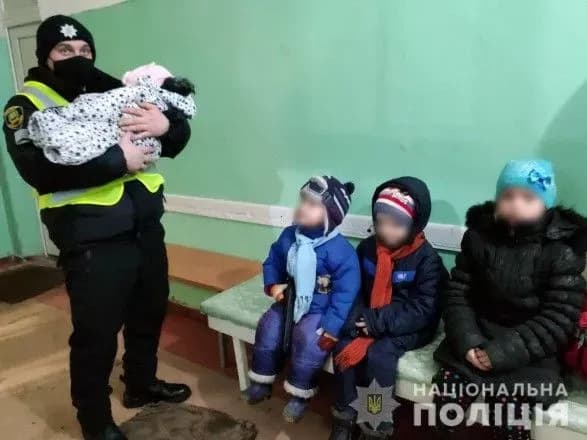 bez-yizhi-ta-v-kholodi-batki-zalishili-chotirokh-malenkikh-ditey-samikh-vdoma