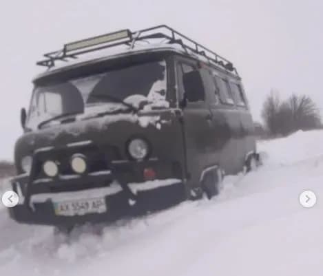 situatsiya-u-pritulku-best-frends-pratsivniki-ne-mozhut-proyikhati-do-nogo