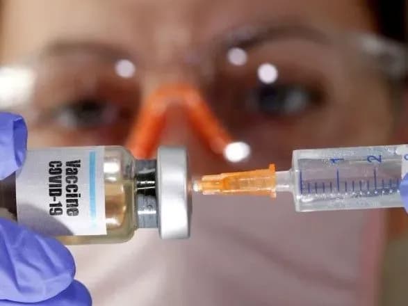 uryad-britaniyi-rozglyane-pitannya-pro-kovidni-pasporti