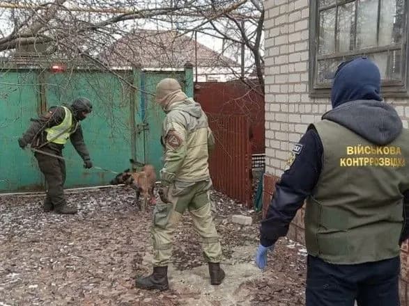 natsgvardiya-ta-sbu-viyavili-viyavili-skhron-zi-zbroyeyu-u-zoni-oos