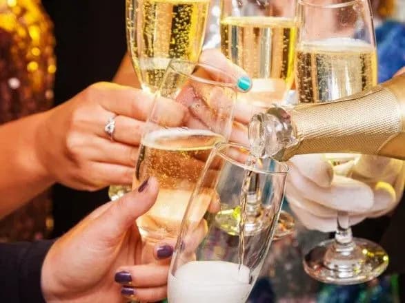 tri-alkogolni-napoyi-virobniki-yakikh-ozolotilis-pid-chas-karantinu