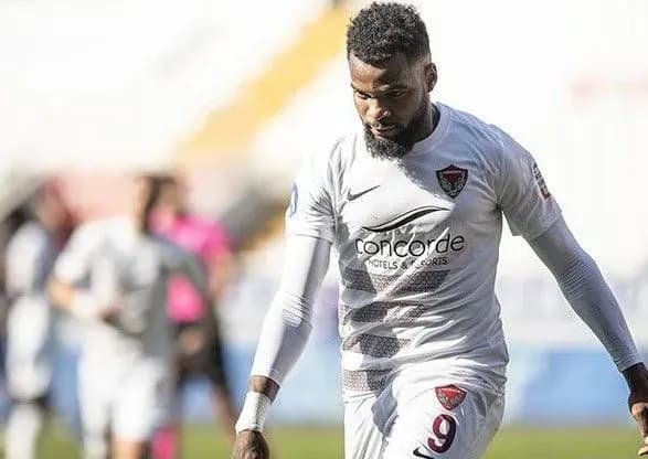 turetskiy-klub-pidtverdiv-interes-dinamo-do-gabonskogo-bombardira