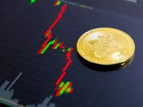 bitcoin-pochav-strimke-padinnya-analitiki-nazvali-prichini