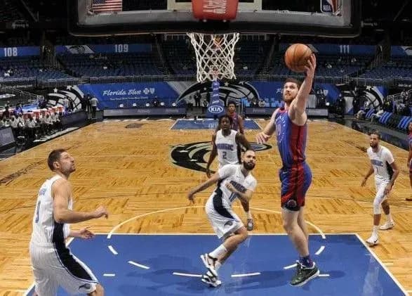 pershiy-vikhid-u-starti-mikhaylyuka-dopomig-detroytu-zavoyuvati-peremogu-v-nba