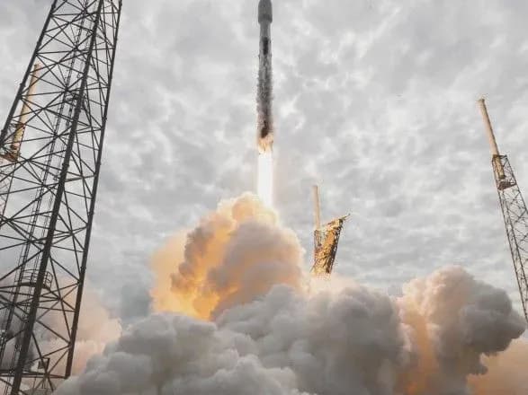 spacex-zapustit-na-orbitu-60-suputnikiv