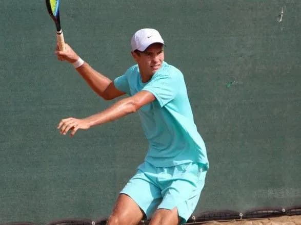 dvoye-ukrayinskikh-tenisistiv-probilisya-do-pivfinaliv-mizhnarodnikh-turniriv