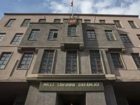 minoboroni-turechchini-zvinuvativ-siriyu-v-udarakh-po-naftovim-tsistern-v-aleppo