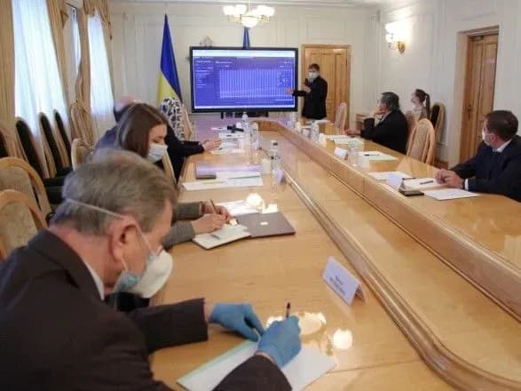 u-rnbo-obgovorili-mozhlivist-zmin-do-protokolu-likuvannya-covid-19