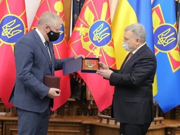 dosvid-shvidkogo-nabuttya-chlenstva-litvi-v-nato-ye-tsinnim-dlya-ukrayini-taran