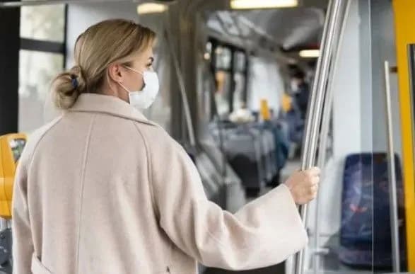 v-uryadi-pereglyanut-obmezhennya-funktsionuvannya-transportu-v-regionakh-chervonoyi-zoni