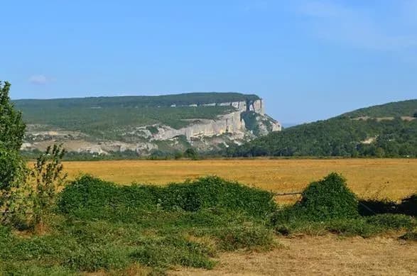 zemlya-tilki-dlya-rosiyan-okupatsiyna-vlada-krimu-pochala-vidchuzhennya-zemel-ukrayintsiv