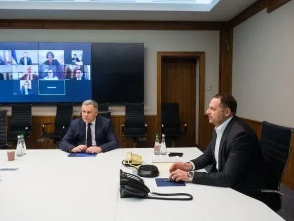 ne-mirniy-protest-yermak-rozpoviv-poslam-krayin-g7-ta-yes-pro-podiyi-na-bankoviy-20-bereznya