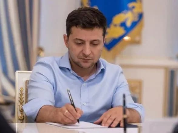 zelenskiy-pidpisav-zakon-schodo-zmenshennya-finansovogo-navantazhennya-na-robotodavtsiv