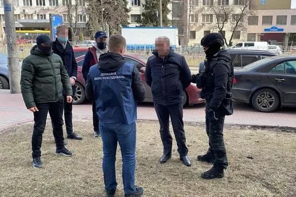 vimagav-ponad-400-tis-griven-za-zmenshennya-shtrafu-podatkovomu-inspektoru-povidomili-pro-pidozru