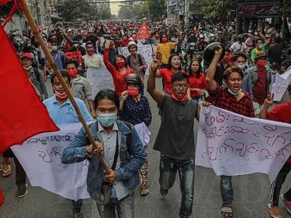 zmi-u-myanmi-ponad-100-lyudey-zaginuli-za-dobu-pri-rozgoni-protestiv