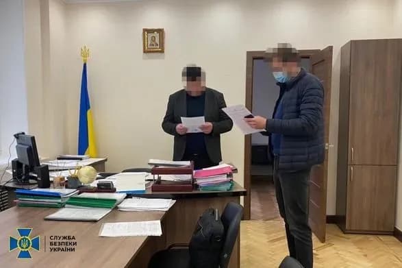 masshtabna-skhema-rozkradannya-posadovtsi-derzhgeokadastru-viveli-z-derzhvlasnosti-ponad-700-tis-ga-zemli