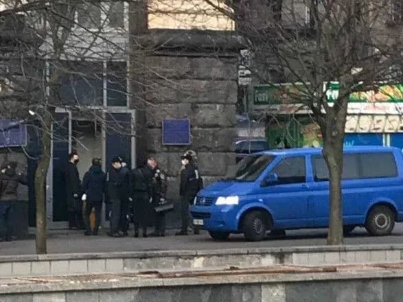 do-kerivnitstva-arma-priyshli-z-obshukami