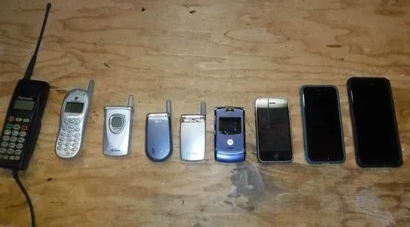 svyata-3-kvitnya-den-narodzhennya-mobilnogo-telefonu-ta-shtrikh-kodu