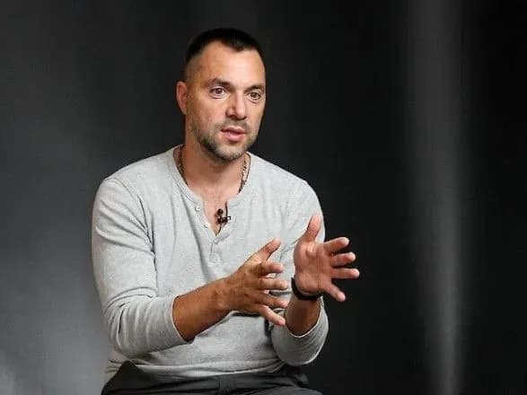 arestovich-pro-zasidannya-kontaktnoyi-grupi-po-donbasu-rosiyanam-ne-vdalosya-protyagti-zayavu-de-voni-zaychiki-ta-molodtsi