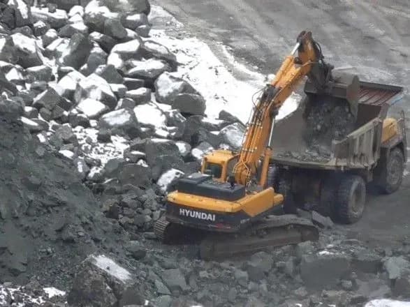 blizko-500-mln-grn-zbitkiv-vid-nezakonnogo-vidobutku-v-sluzhboviy-nedbalosti-pidozryuyut-ekskerivnitsyu-filiyi-ukrzaliznitsi