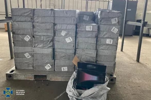 vezli-tsigarkovu-kontrabandu-z-krayin-perskoyi-zatoki-v-aeroportu-odesi-vikrili-oborudku-na-3-mln-grn