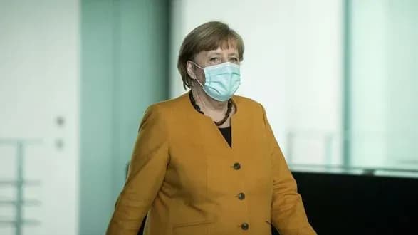 angela-merkel-zrobila-pershe-scheplennya-vaktsinoyu-astrazeneca