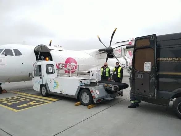 v-ukrayinu-pribula-persha-partiya-vaktsini-pfizer