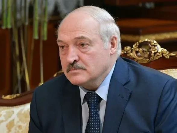 lukashenko-zayaviv-pro-pidgotovku-na-nogo-i-siniv-zamakhu