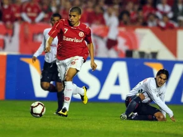 brazilskiy-klub-ogolosiv-pro-pidpisannya-eksgravtsya-shakhtarya-taysona