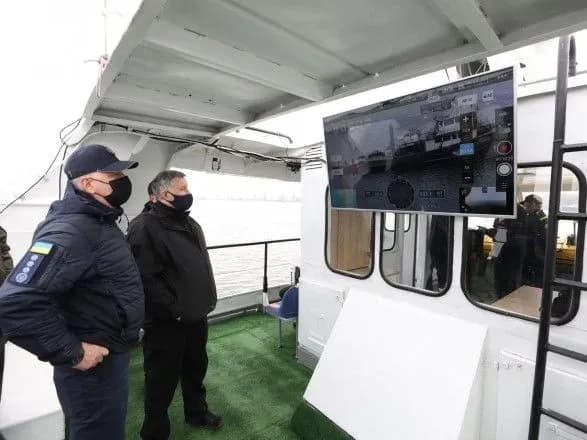 avakov-zapevniv-scho-akvatoriya-mariupolya-i-vsogo-azovu-bude-bezpechnoyu